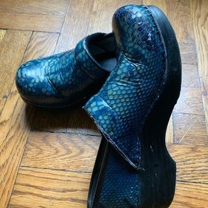 SNAKESKIN DANSKO CLOGS